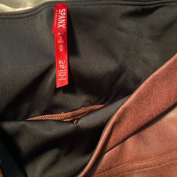 Spanx Faux Leather Leggings Burgundy - Picture 5 of 7